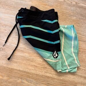 Volcom mod tech board shorts 28 side flap pocket